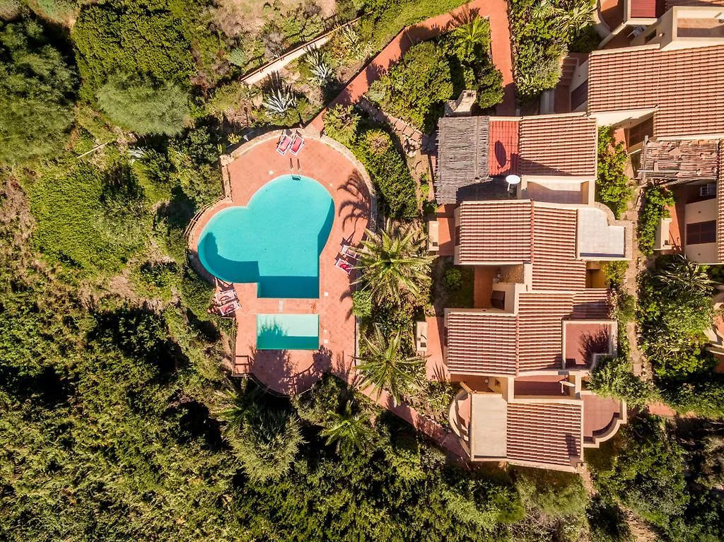 Vila Ginepro Rosso Trinità dʼAgultu 0*,  Itálie